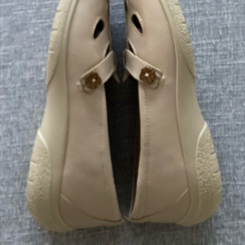 Hotter Cream Flats with Decorative Cutouts - Picture 6 of 7